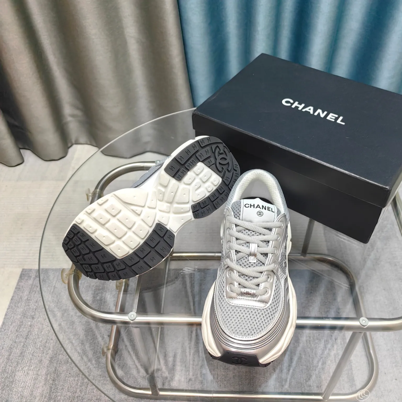 p680🐮🐮Chanel Chanel dad shoes, men and women couples - 2025 counter top casual sports shoes This classic design; the upper is electro-embroidered with a variety of techniques; the outsole is fashionable and sporty; it is unusual to incorporate a variety of color matching elements... The diversified mix and match is very beautiful and versatile, casual, fashionable, sports and outdoor can be taken into account... ꫛꫀꪝ Go➫ Material: ❶Upper is made of: Original imported first-layer silk cowhide + original waterproof cloth + original first-layer cowhide ❷Inner lining: original sheep lining + mesh ❸Outsole based on: original TPU combination outsole Special counter boutique packaging complete set for women 35–41